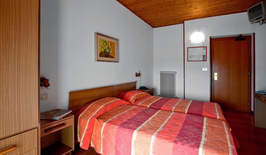 Albergo Villa Mimosa Torbole Sul Garda Chambre photo